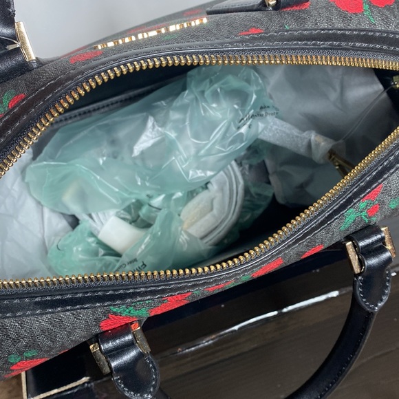 Micheal Kors Hayes large duffle black and red Roses - Picture 6 of 12